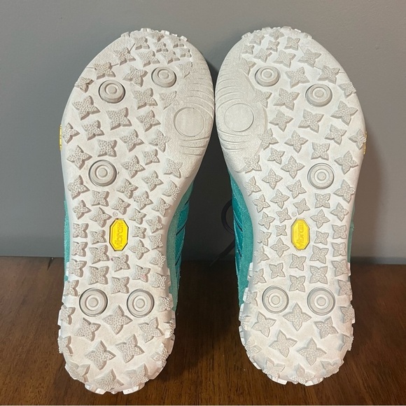 Hi-Tec Apollo Aqua Marine/Wine color. Women’s size 8.5. Like new - Picture 13 of 15